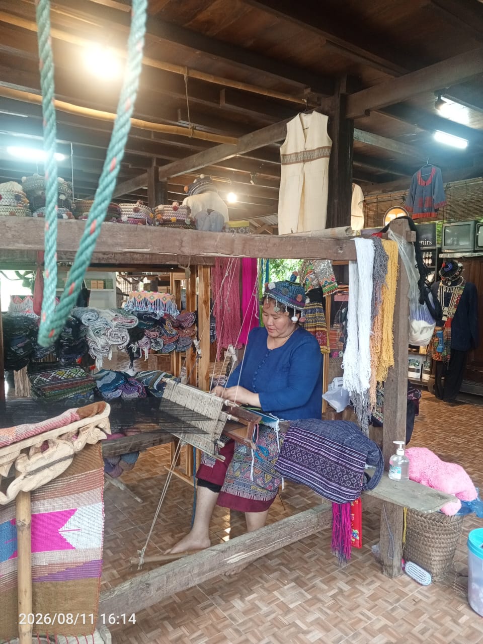 Traditional Lao Weaving Workshop — photo 3