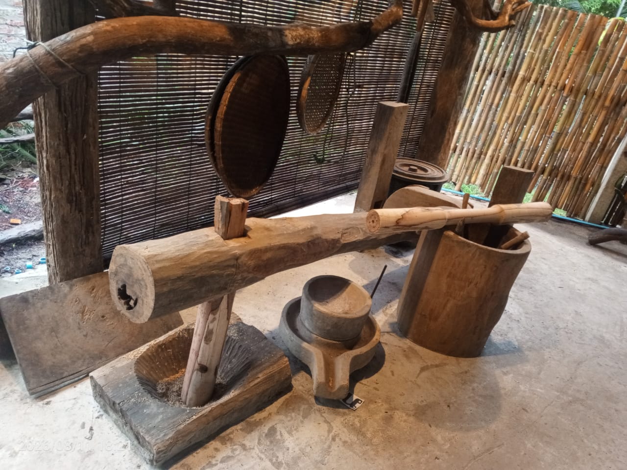 Traditional Hmong Stone Grinder Workshop — photo 2